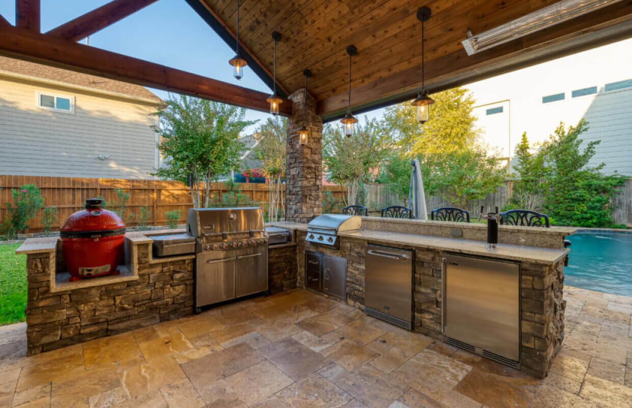 Beautiful & Functional Covered Outdoor Kitchen Design