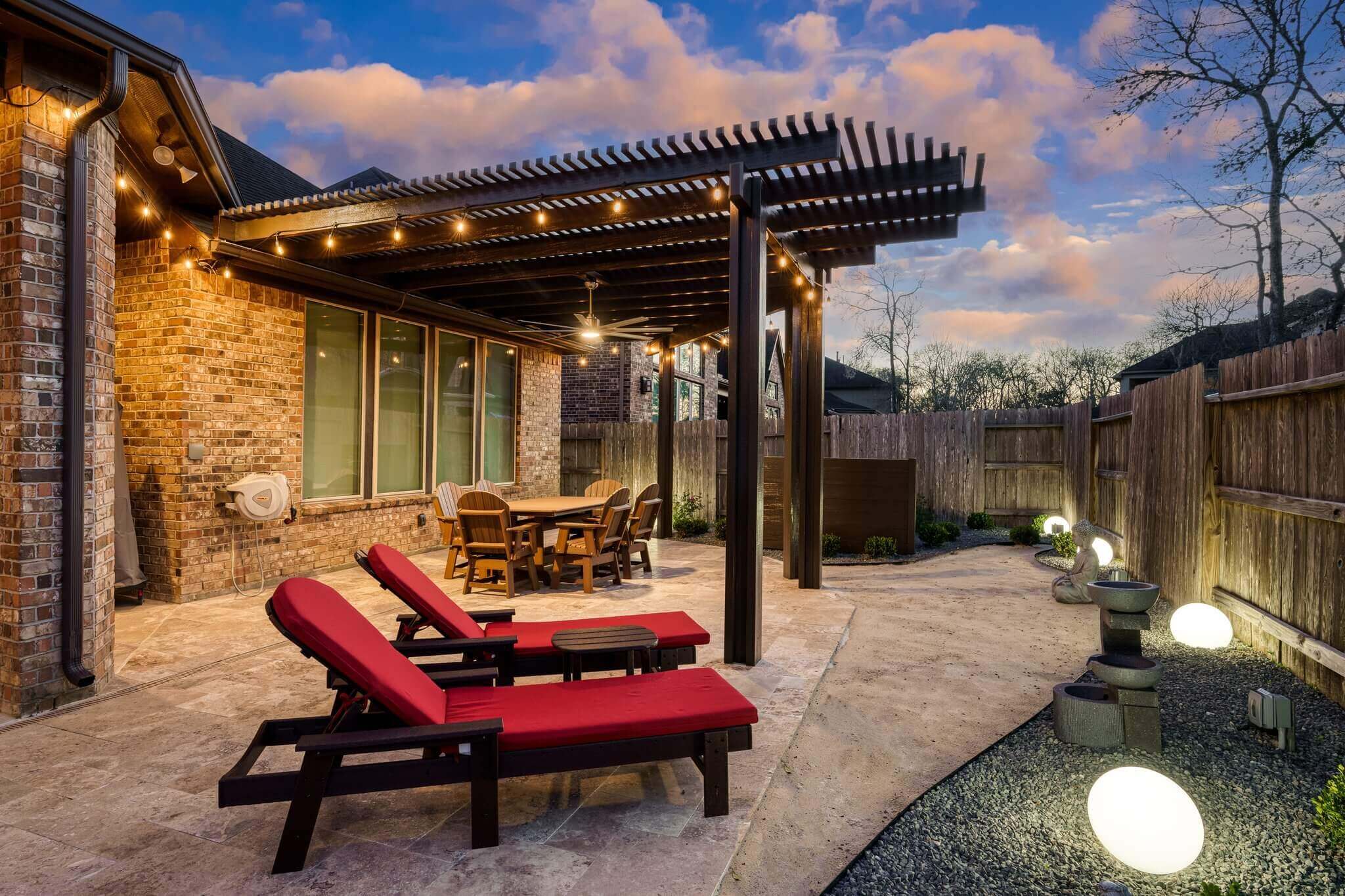 Outdoor living area with aluminum pergola in Houston Texas