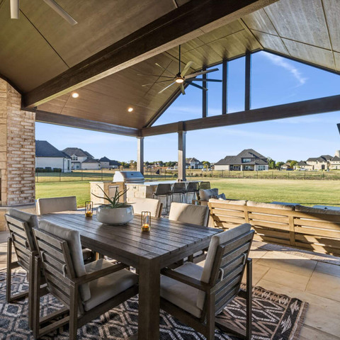 stylish modern backyard patio outdoor living room