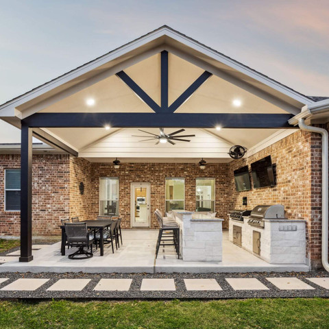 New Patio & Outdoor Kitchen