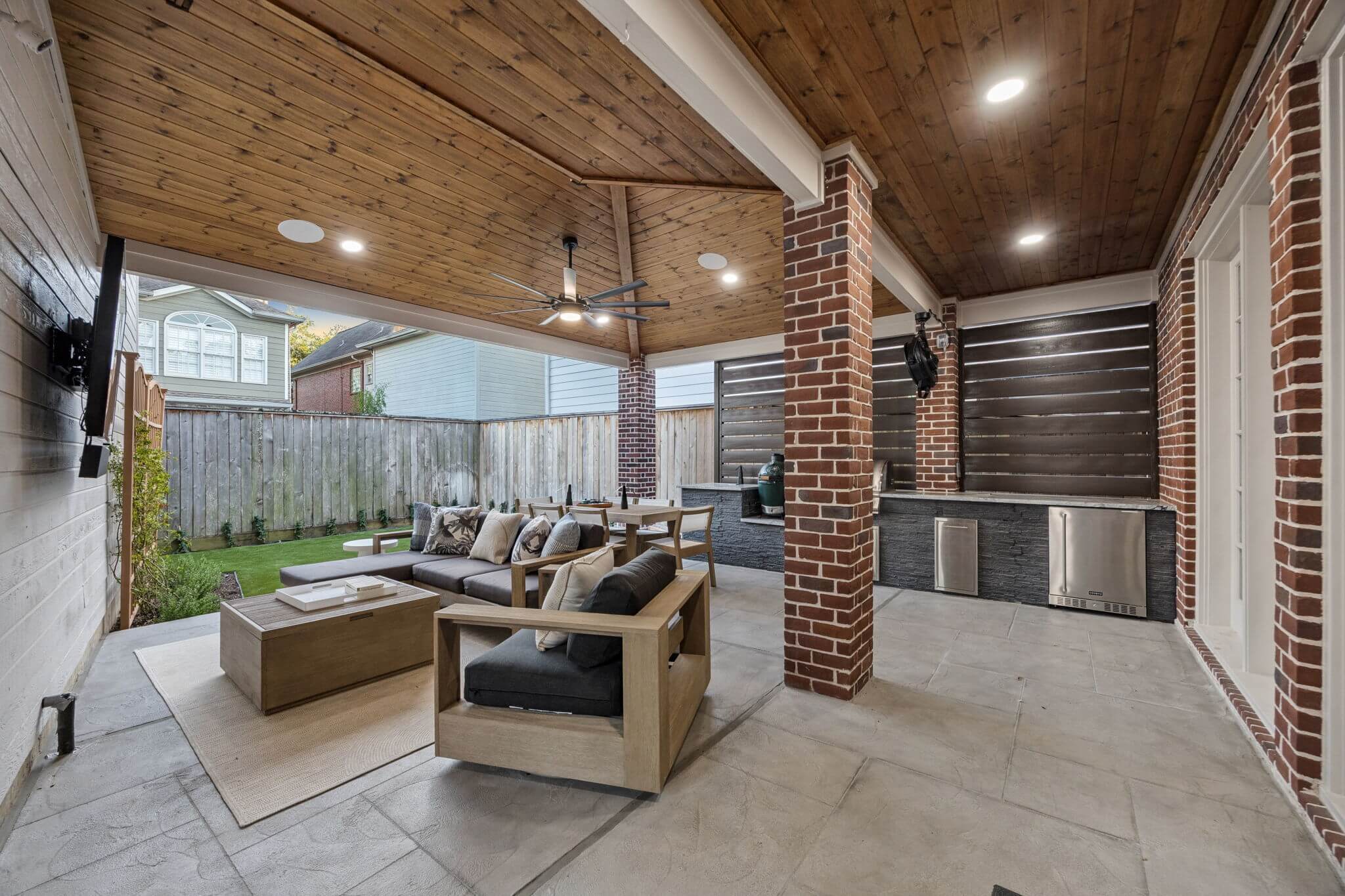 patio cover outdoor kitchen carvestone overlay patio outdoor living