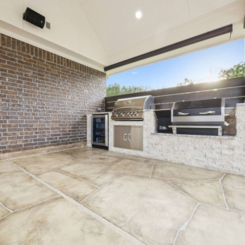 outdoor kitchen carvestone overlay patio outdoor living