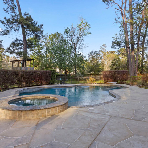 light flagstone carvestone pool deck