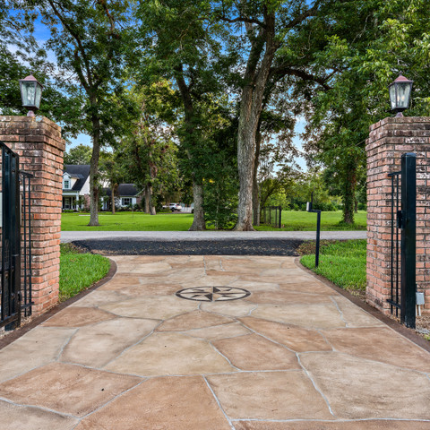 Carvestone overlay driveway and custom hand-carved design idea