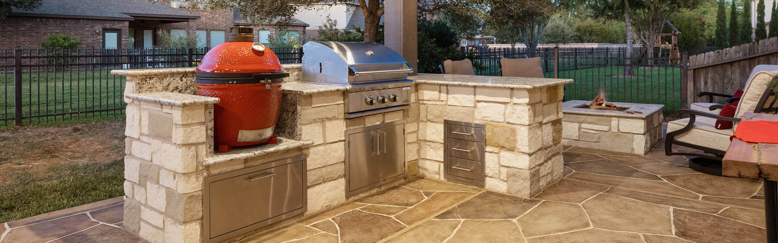 How to Design an Outdoor Kitchen with a Pizza Oven