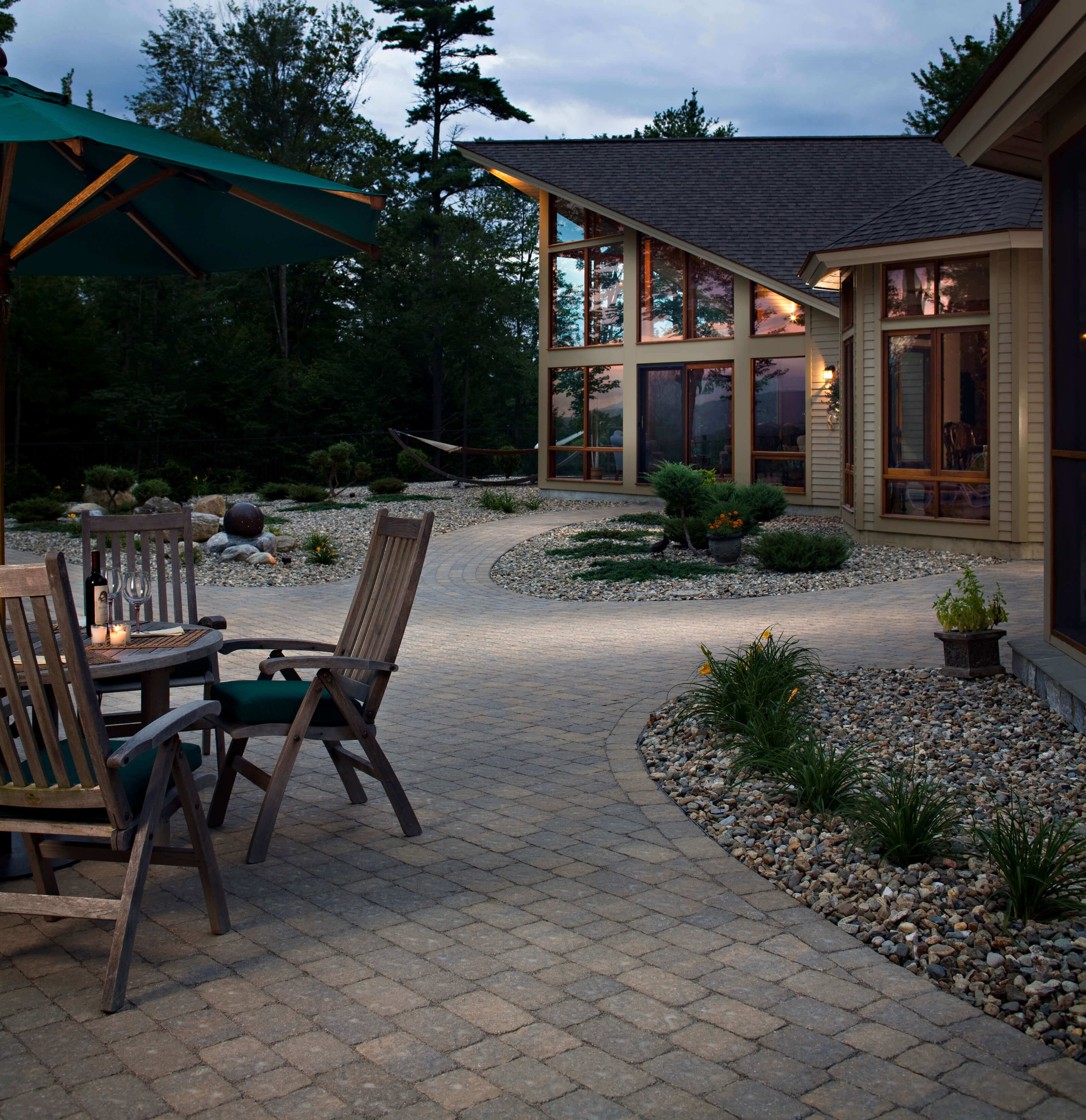 Backyard retreat design idea hardscape paver patio