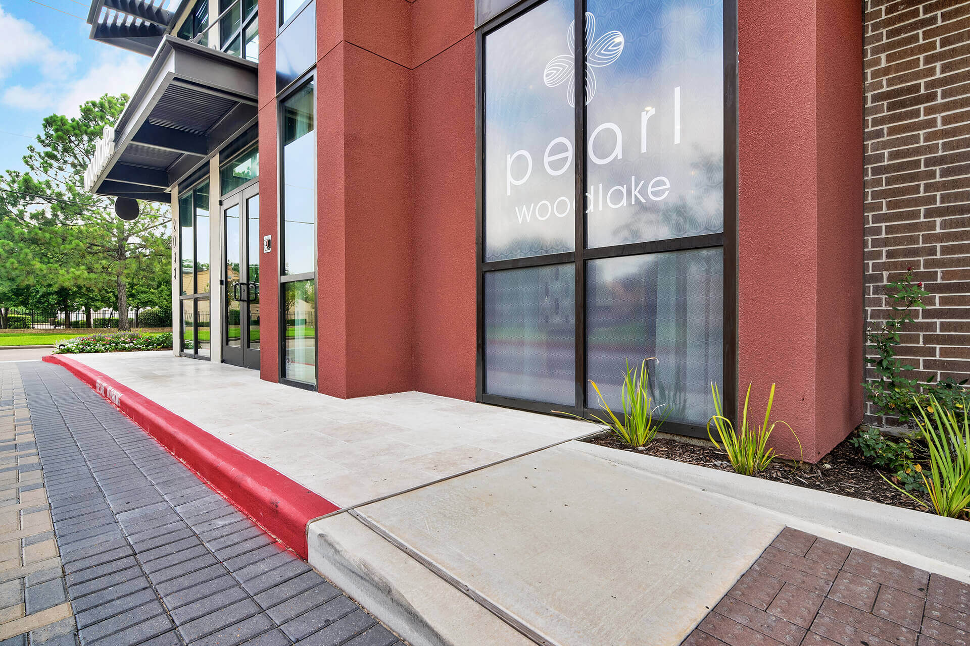 commercial concrete sidewalk walkway hardscape in Houston Texas