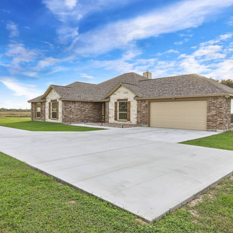 broom finished concrete pour driveway hardscape in Texas