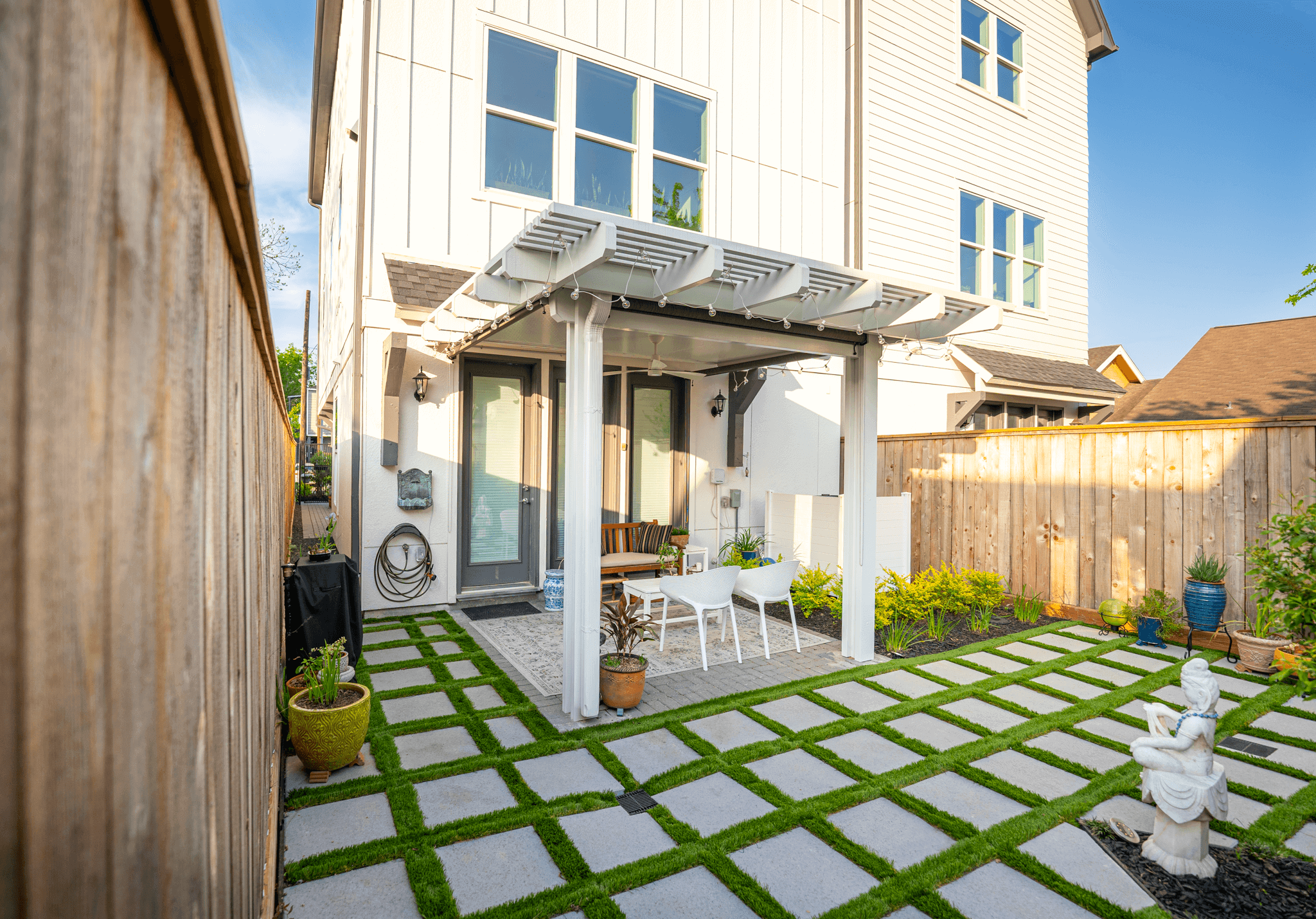 White custom pergola townhouse small backyard design idea