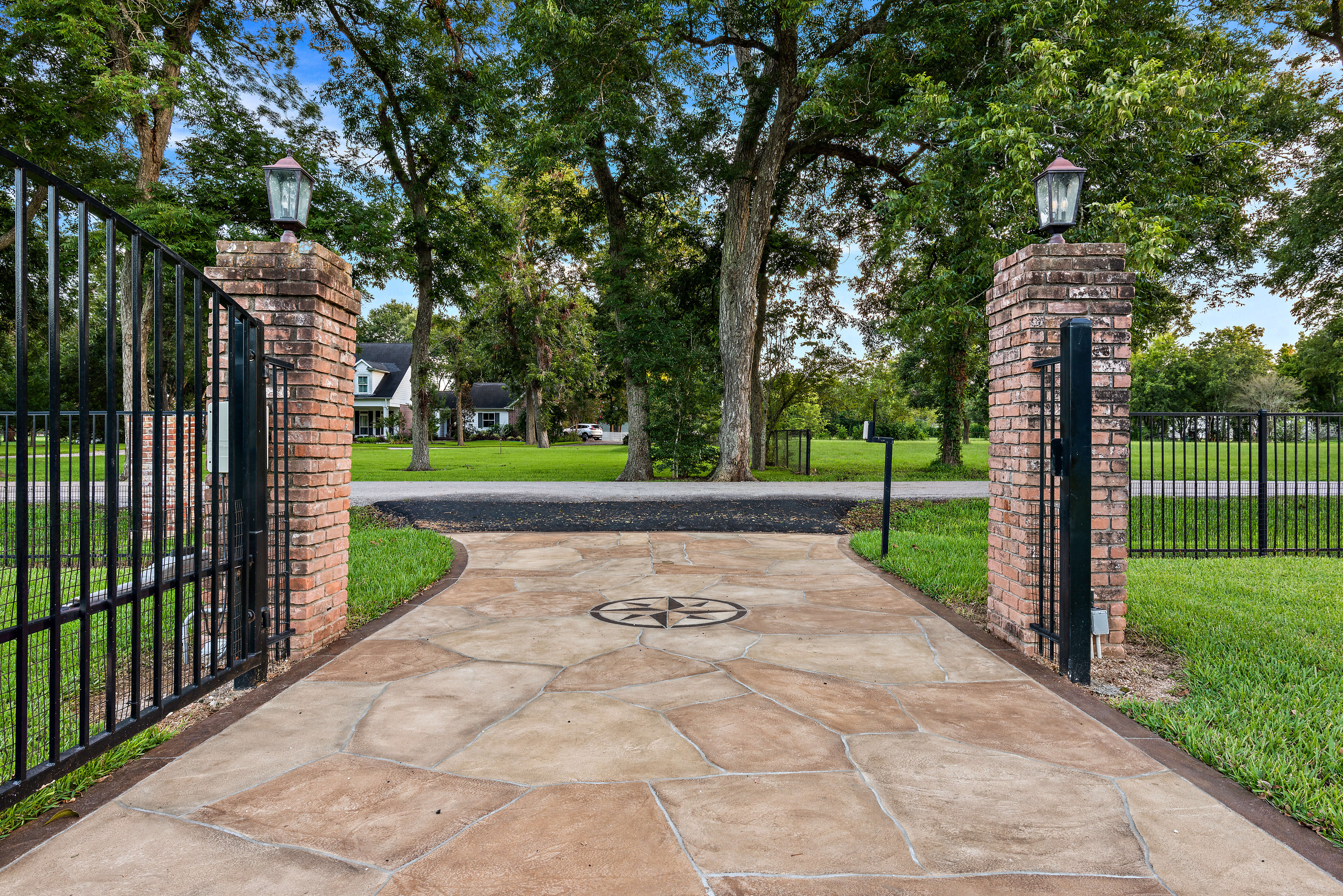 Carvestone overlay driveway and custom hand-carved design idea