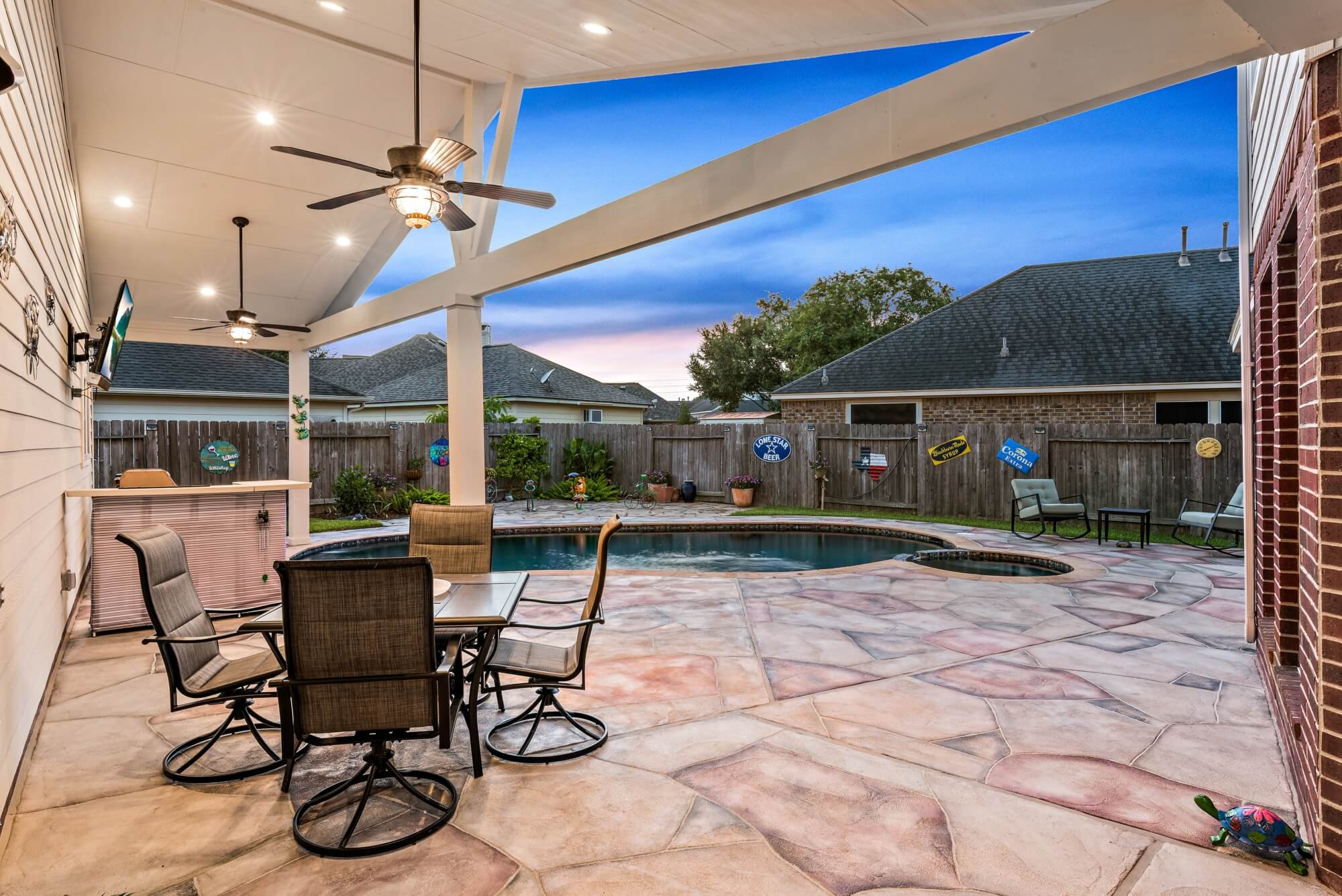 What is the difference between a patio cover and a pergola? Allied