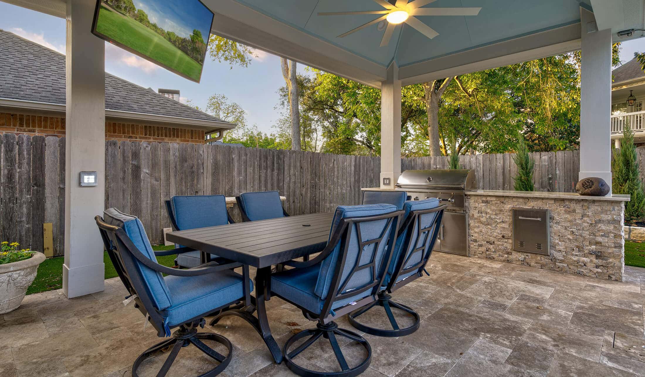 Patio extension with outdoor kitchen and dining