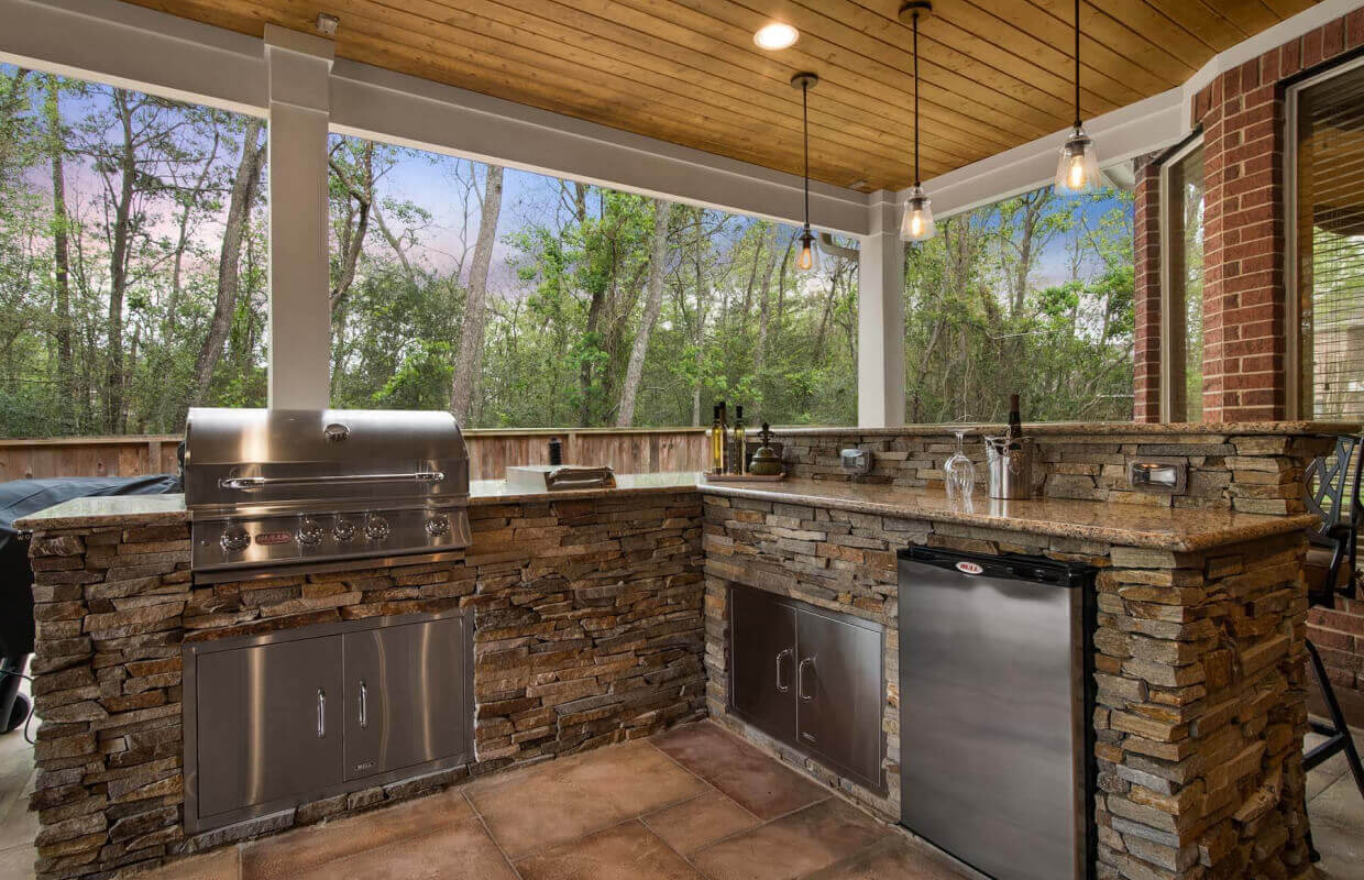 TX outdoor kitchen layout with stainless steel outdoor grill built-in and natural stone counter
