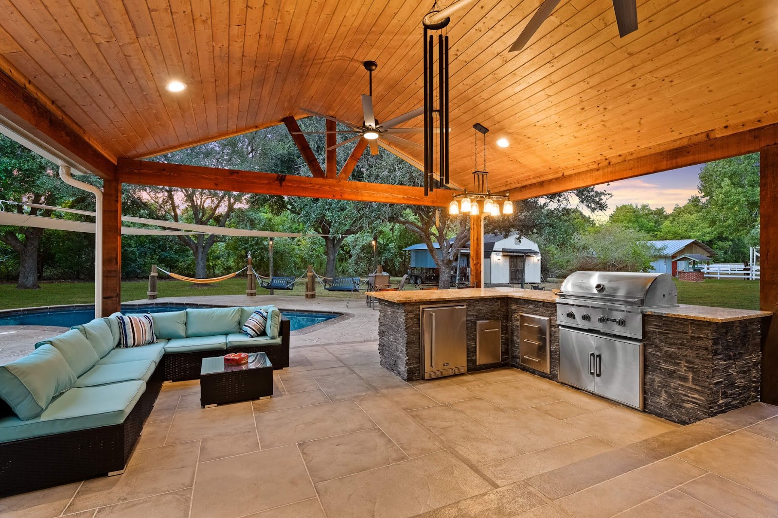 cedar and carvestone covered outdoor patio with outdoor grill and kitchen island