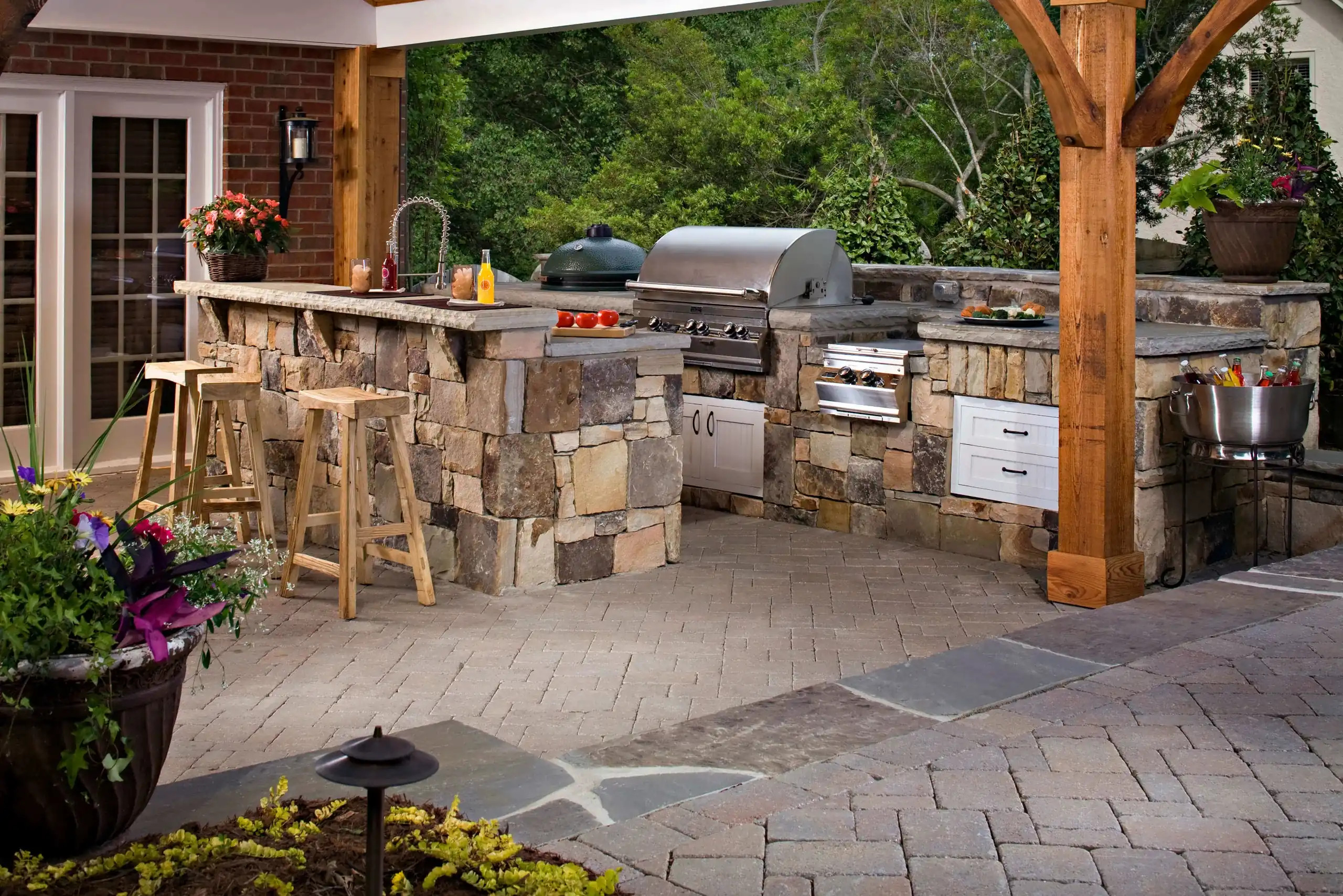 flagstone paver patio with outdoor grill and kitchen island, san antonio, tx