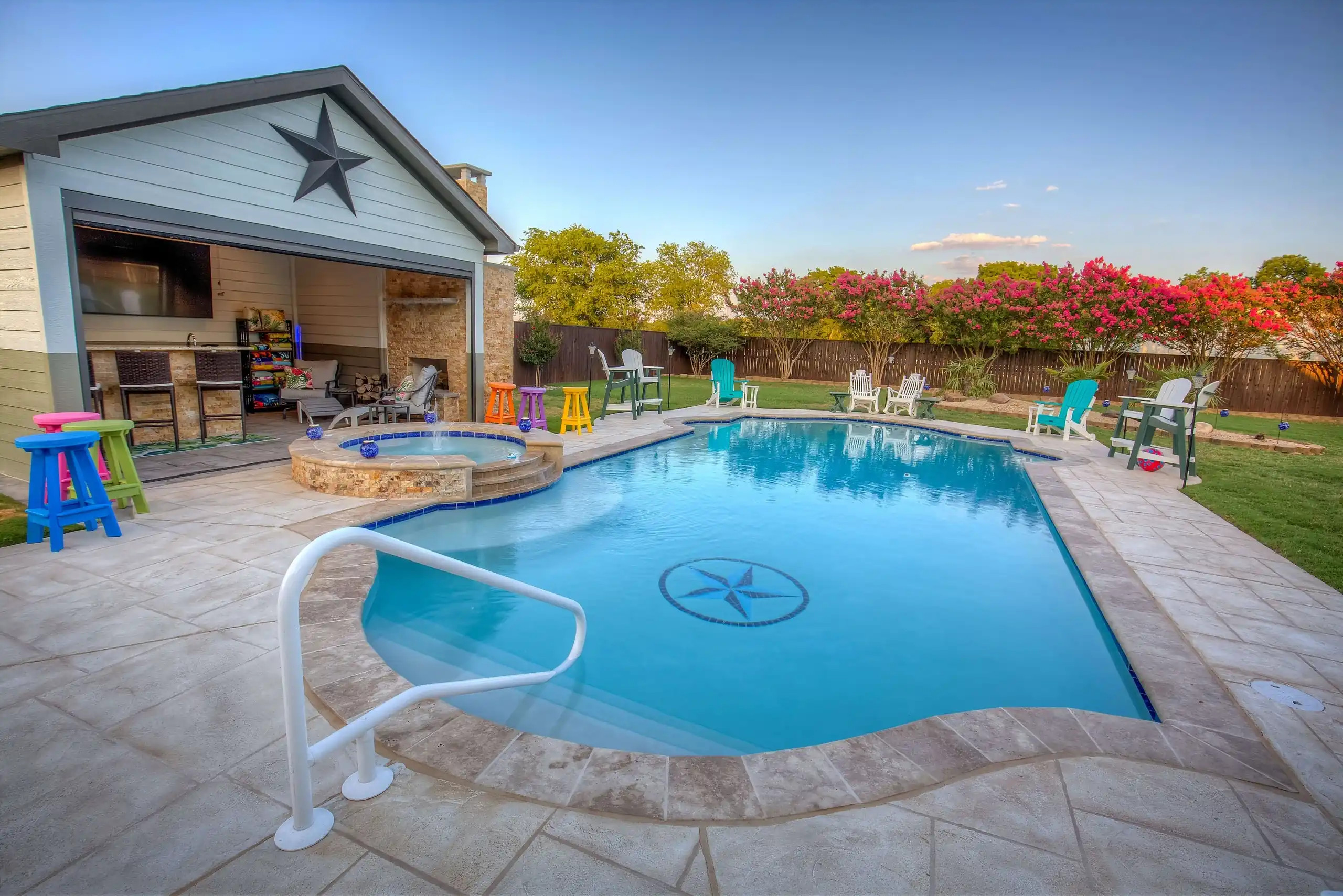 dallas pool renovation with freeform pool, spa and poolside outdoor bar island