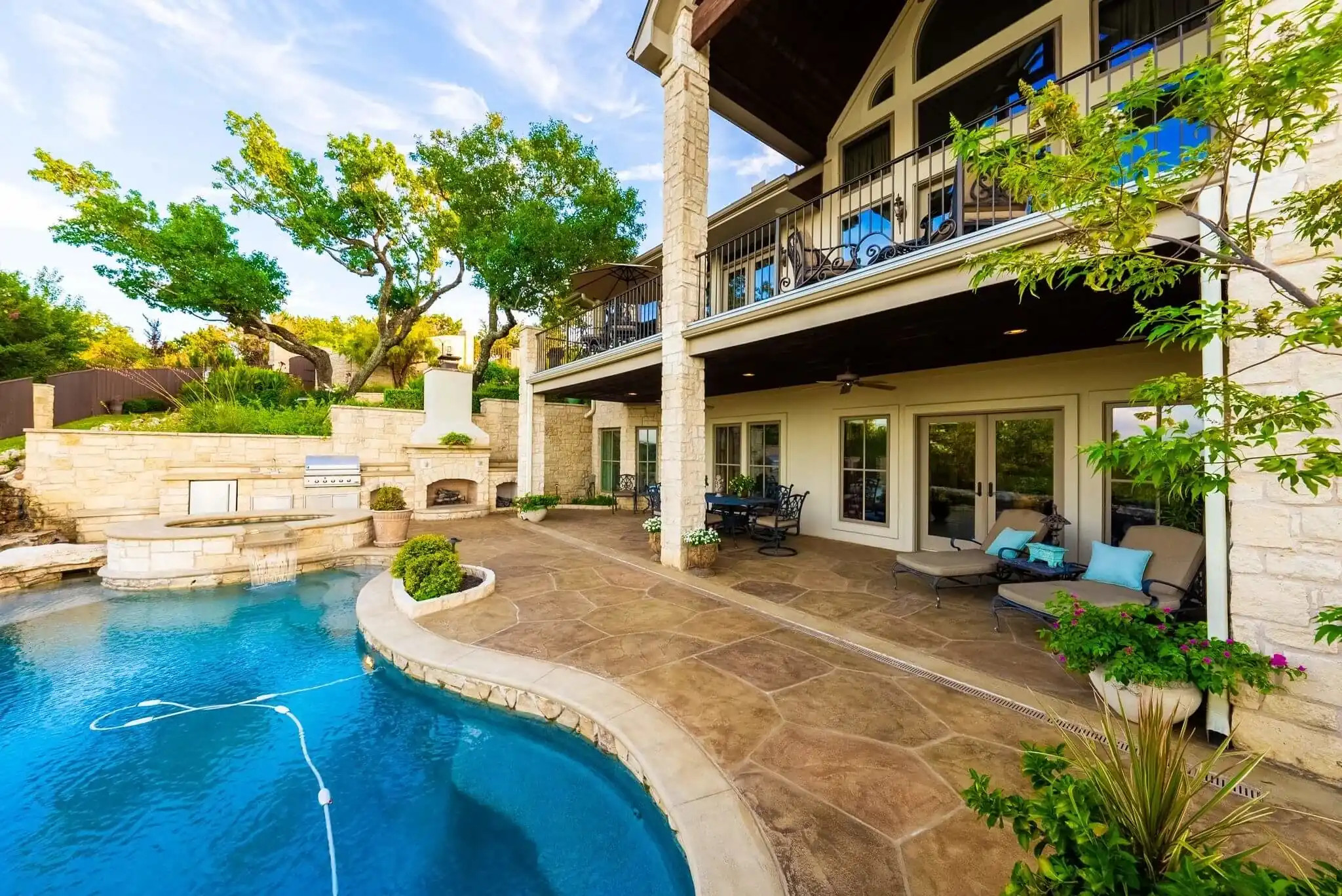 austin tx outdoor living area with patio, pool deck and kitchen area