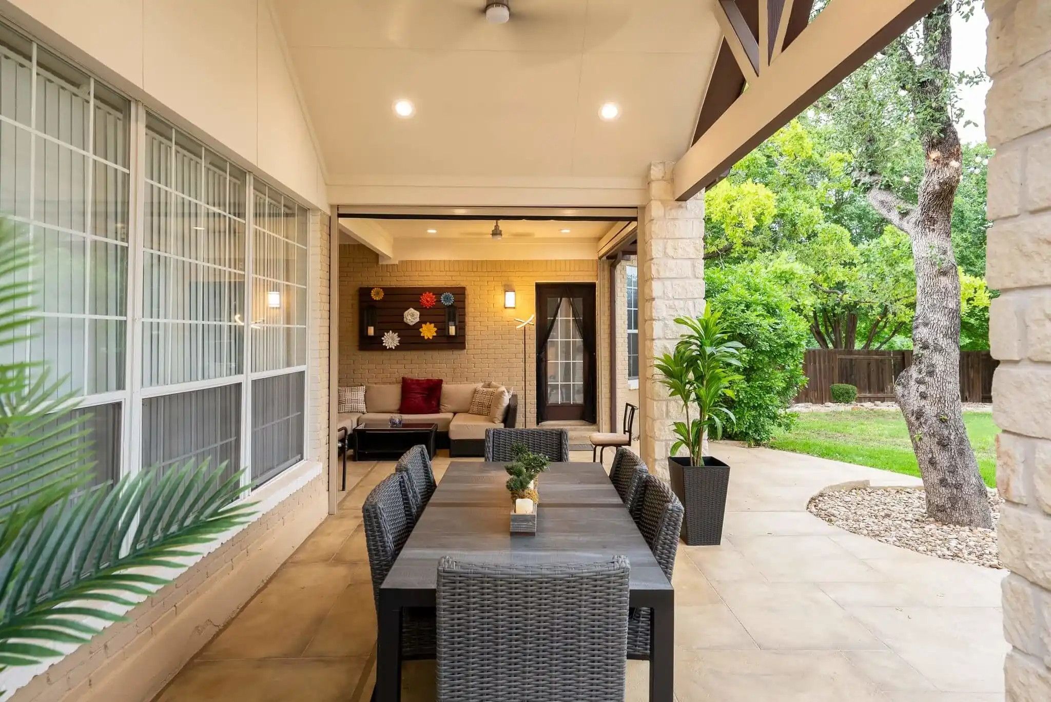side yard covered patio and outdoor dining area, allied outdoor solutions