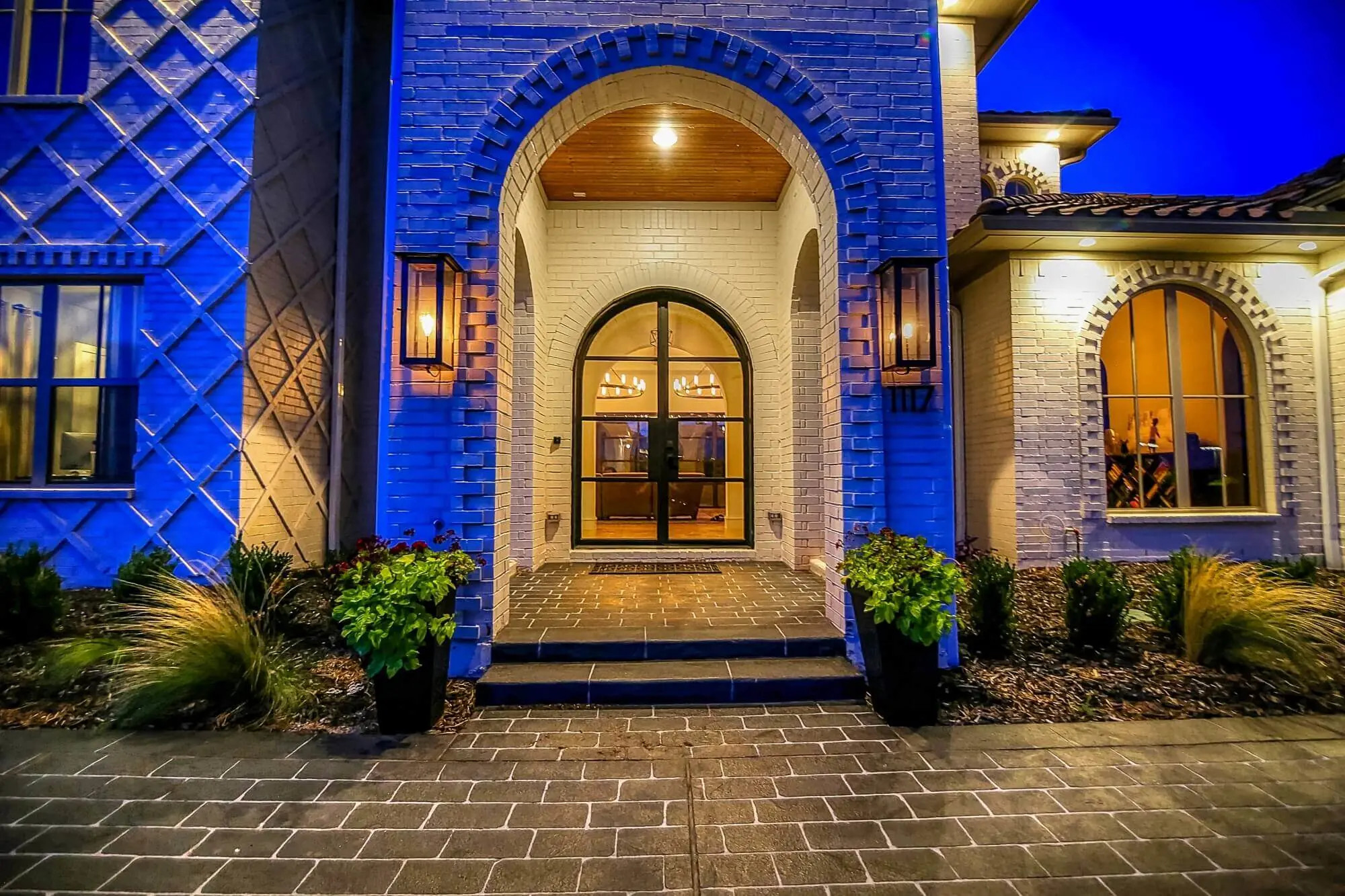 smart lighting, led lanterns and outdoor landscape uplighting, allied outdoor solutions