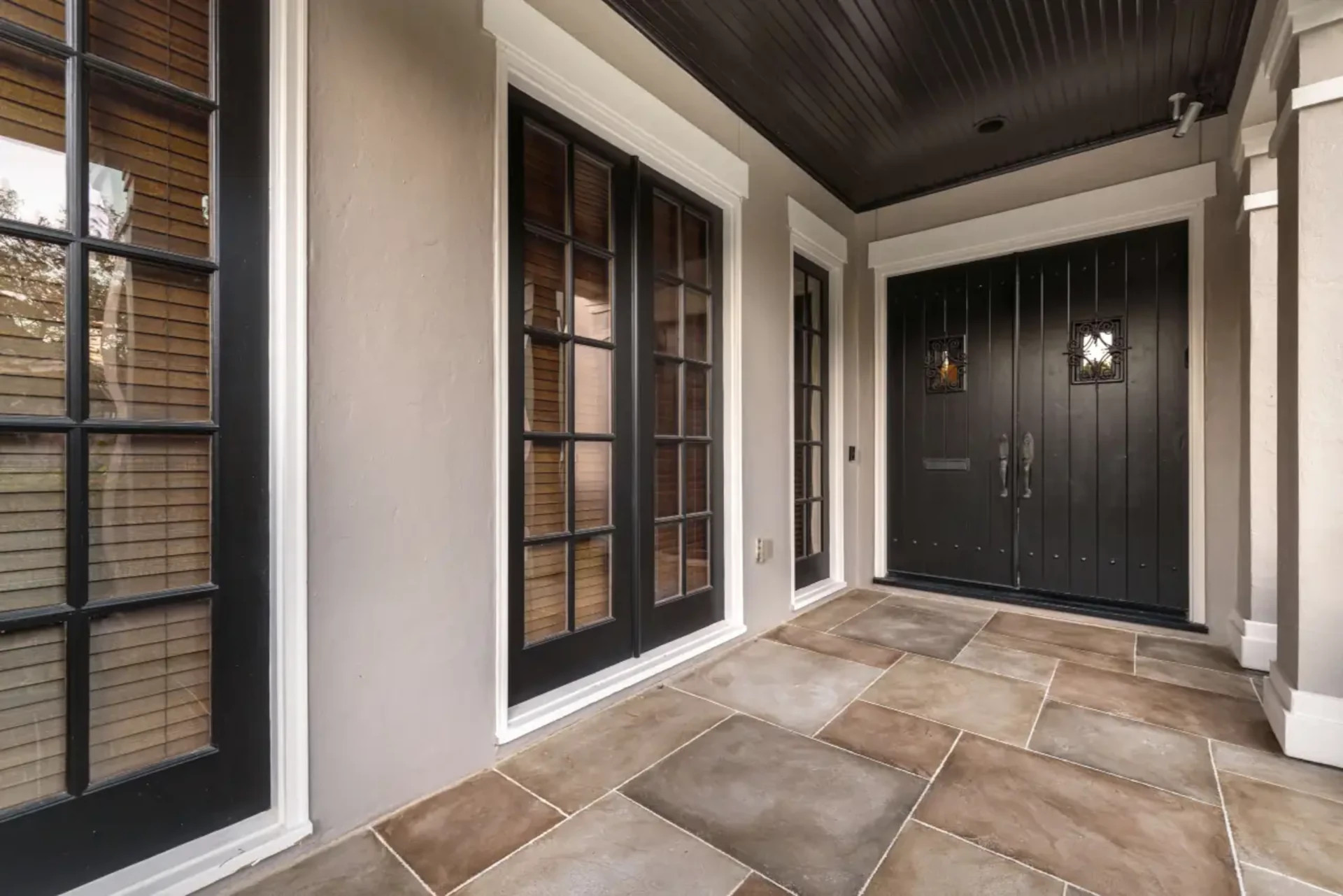 geometric paver walkway in modern front yard design