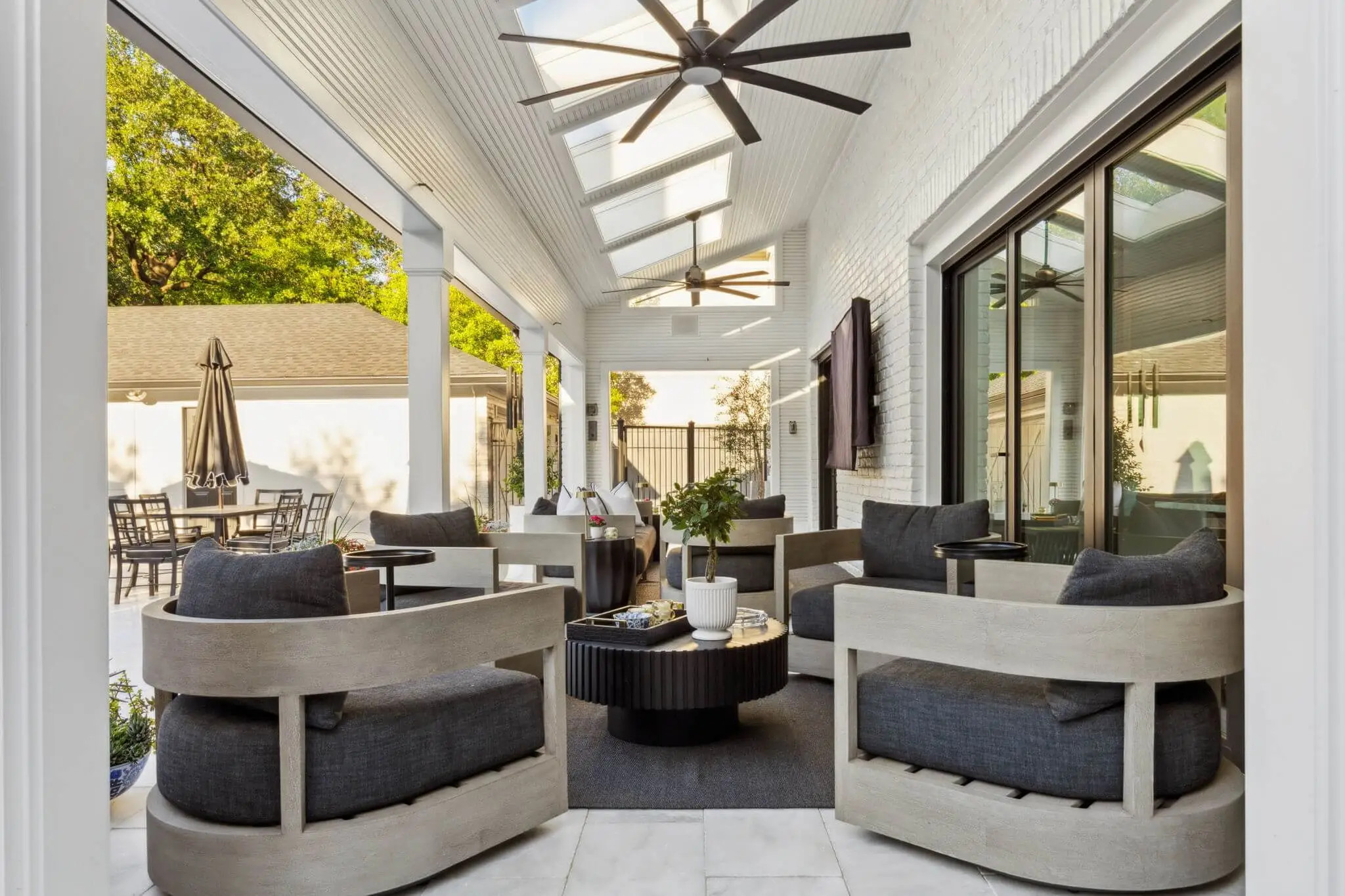 modern white outdoor living room design in texas, allied outdoor solutions